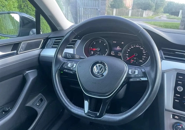 Volkswagen Passat cena 77480 przebieg: 162500, rok produkcji 2019 z Płońsk małe 562